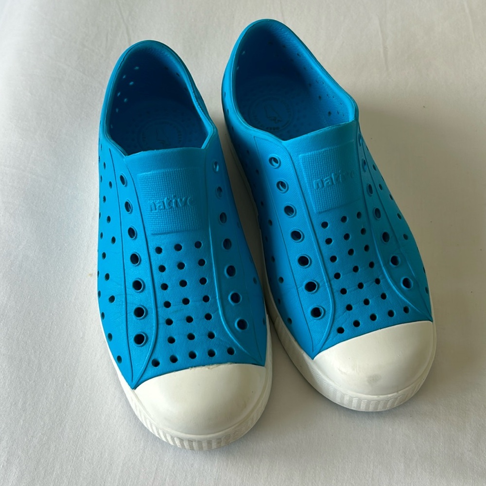 Gently worn Natives Jefferson Shoes size 1